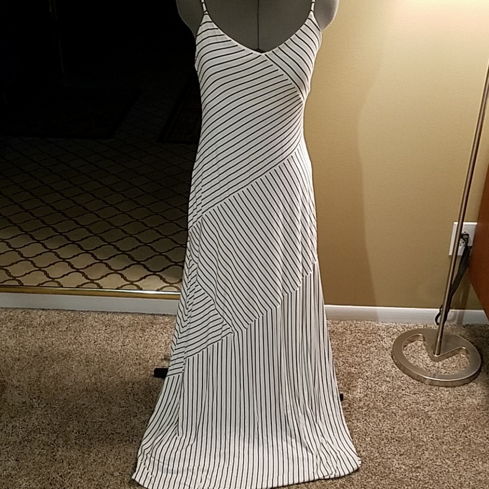 Dress - Picture 2 of 5
